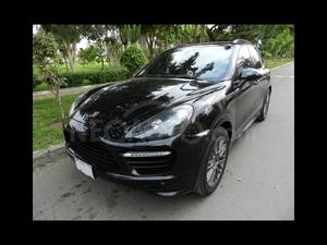 Porsche Cayenne-gts